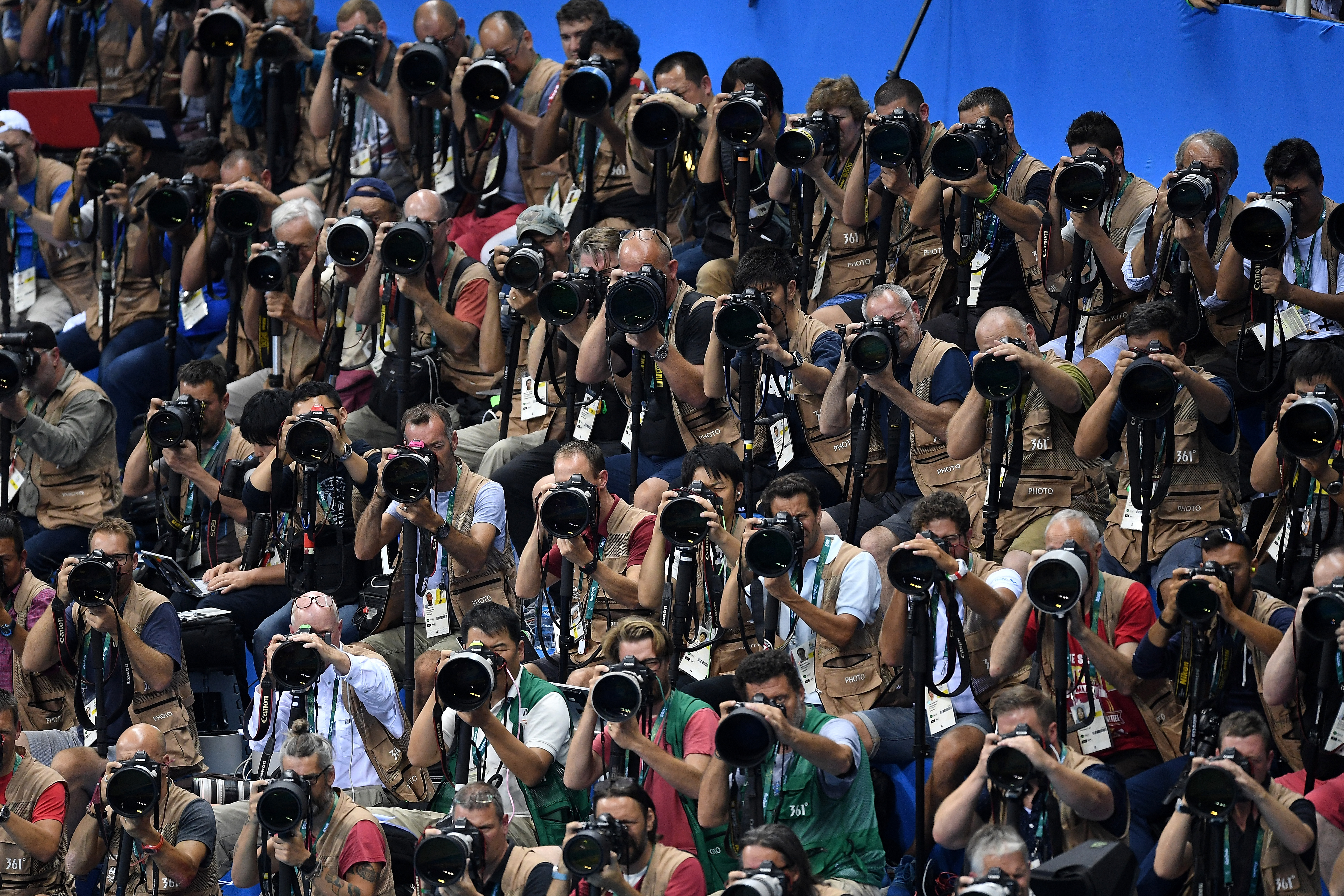 De nombreux photographes tournés vers un même objectif