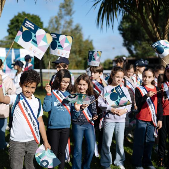 Jeunes sur le relais de la flamme