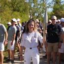 Lou Charlot porte la flamme olympique