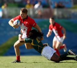 Plaquage en cours lors d'un match de rugby