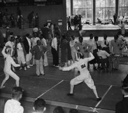 Image ancienne d'un duel d'escrime