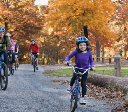 Enfant à vélo