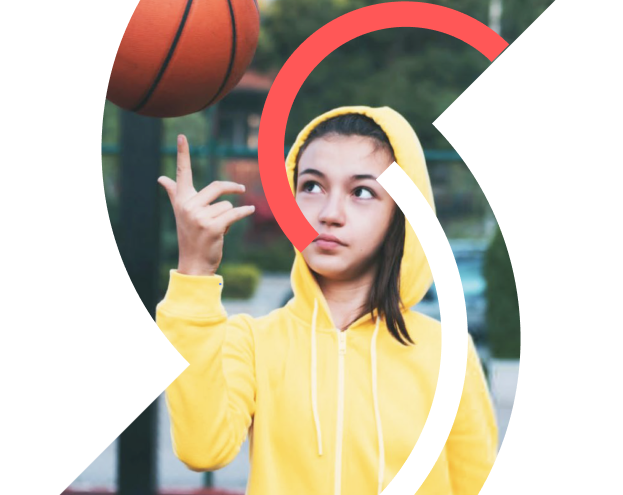 Enfant avec un ballon de basket